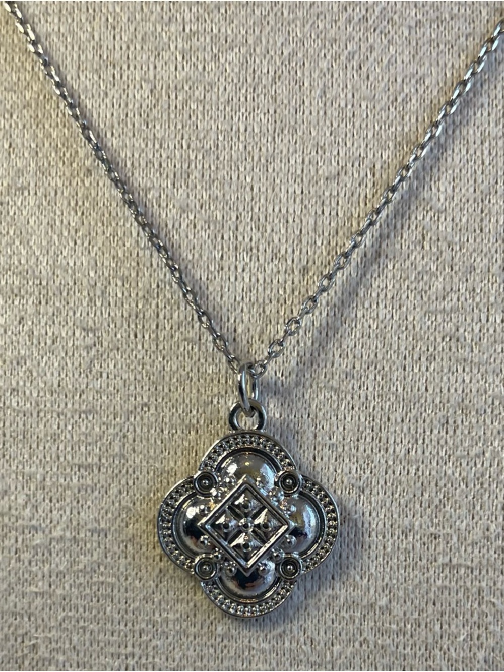 Time and Tru Silver-Tone Delicate Filigree Pendant Necklace Dainty Feminine #654